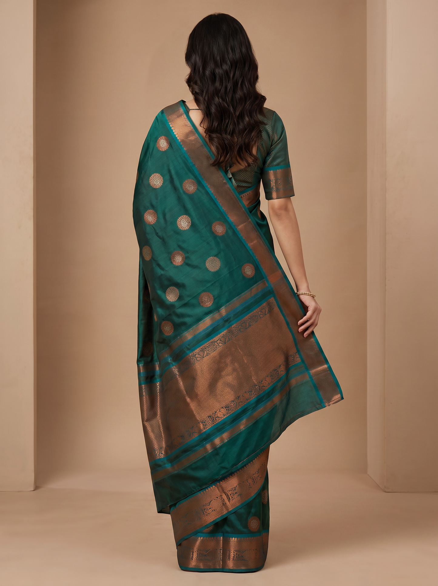 Vishwasundari Premium Silk Saree with Zari Woven Motifs & Traditional Pallu