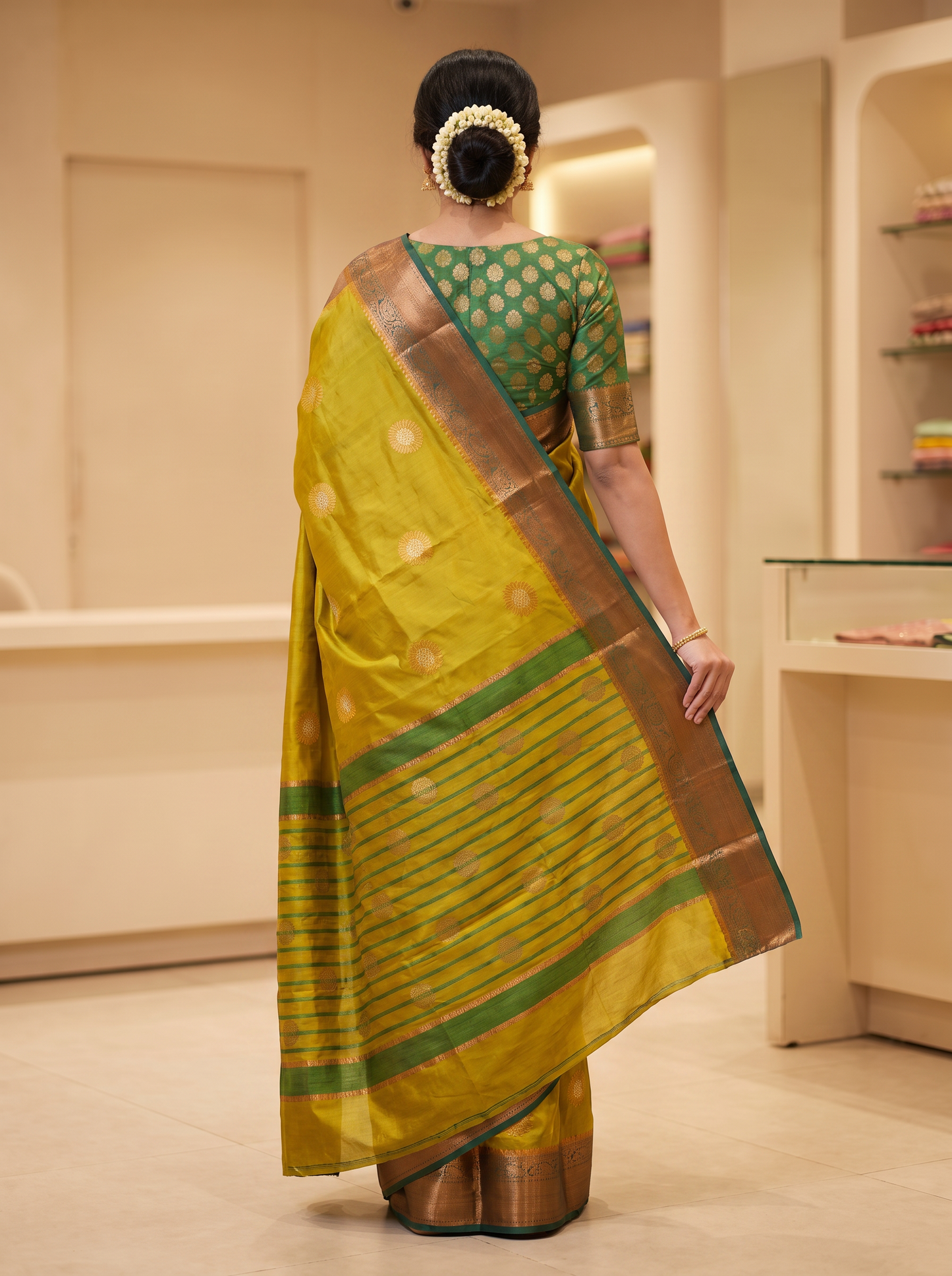 Vishwasundari Premium Silk Saree with Zari Woven Motifs & Traditional Pallu