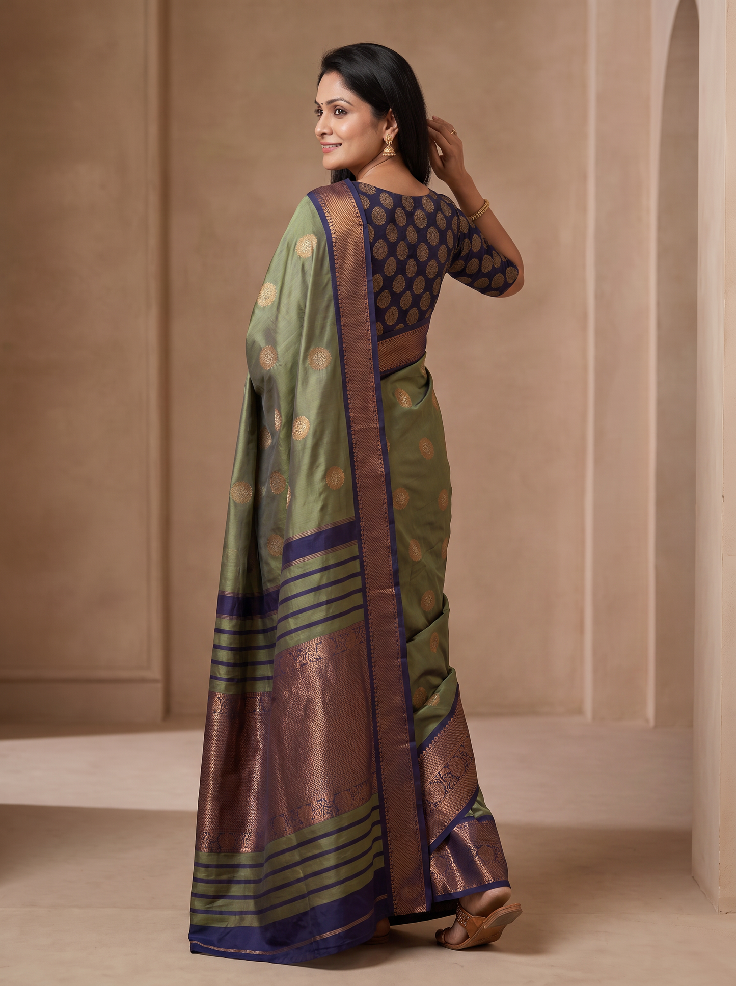 Vishwasundari Premium Silk Saree with Zari Woven Motifs & Traditional Pallu